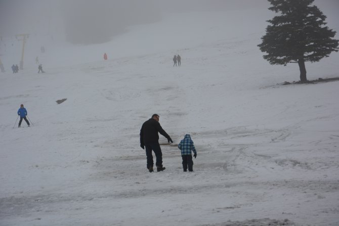 Uludağ'da kar kalınlığı 40 santimetreye düştü