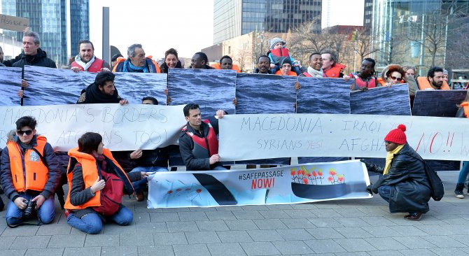 Brüksel'de sığınmacılara destek yürüyüşü