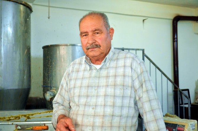 Geleneksel metotla zeytinyağı sabunu üretiyorlar