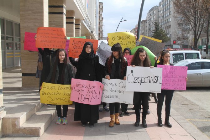 Lise öğrencilerinden "kadın cinayetleri"ne tepki yürüyüşü