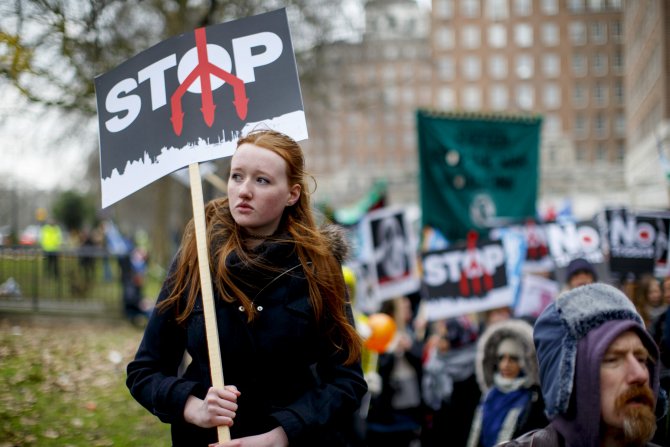Londra'da nükleer silahlanma karşıtı protesto