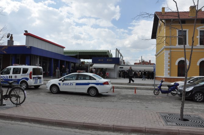 Sevgilisiyle vakit geçirmek için "bomba" ihbarı yaptı