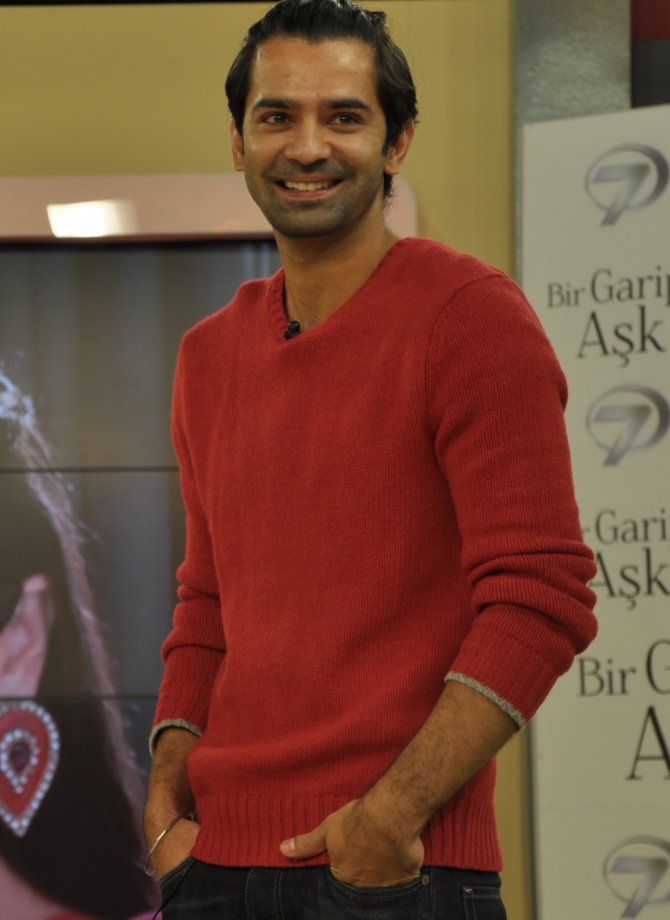 Bollywood yıldızı Barun Sobti hayranlarıyla buluştu