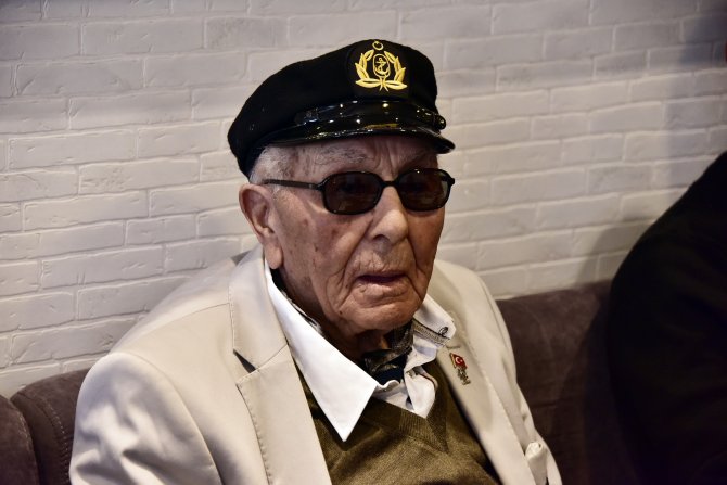 Bodrumlu eski denizciye 100. yaş sürprizi