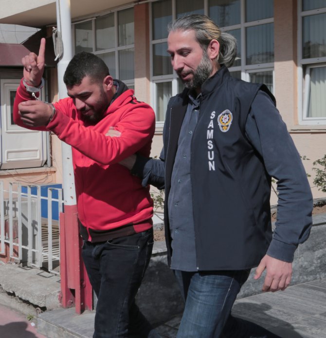 Kilise derneğinin kapısını tekmeleyen zanlılar teslim oldu