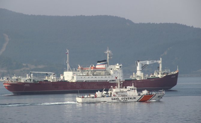 Rus askeri gemisi Çanakkale Boğazı'ndan geçti