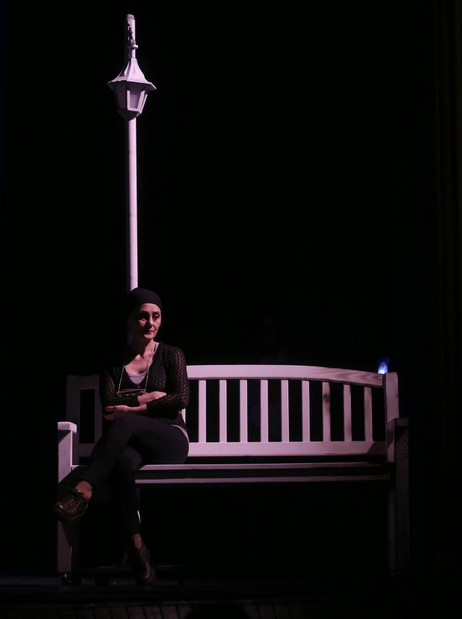 "Alzaymır" tiyatro sahnesinde