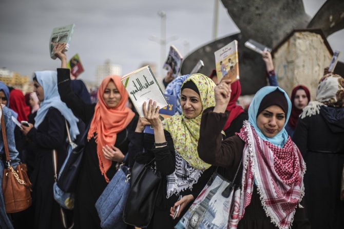İsrail'in ihlallerine karşı "kitap okuma zinciri"