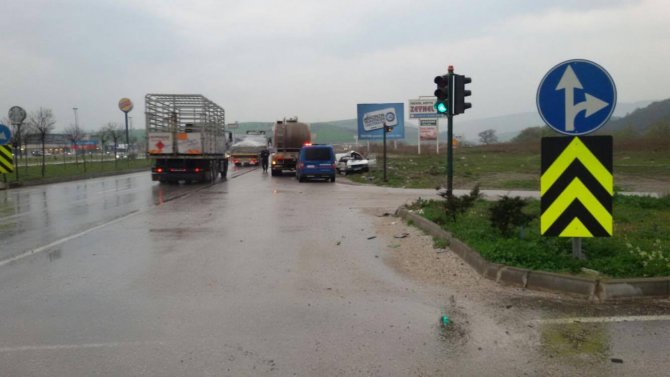 Süt tankeri ile otomobil çarpıştı: 1 ölü, 1 yaralı