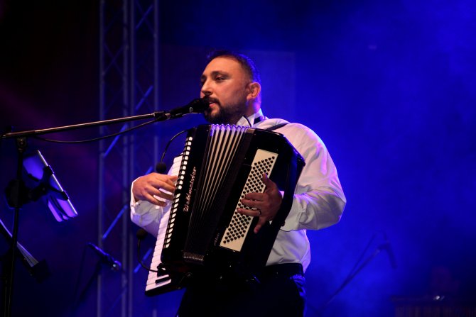 "Adı Kadın Türküler"