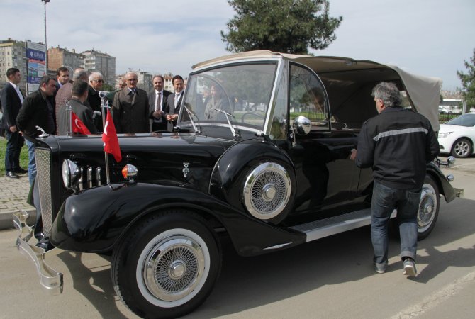 Atatürk'ün makam aracının benzerini yaptı