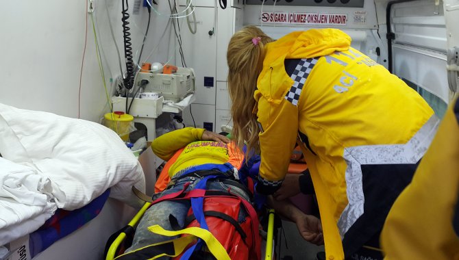 Bodrum'da kamyonet devrildi: 3 yaralı