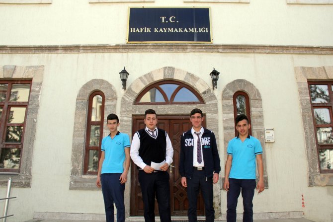 Öğrenciler kurumları denetleyip kaymakama rapor verdi