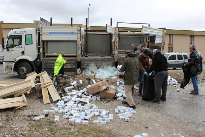 Cam yüklü kamyonda kaçak sigara sevkiyatı