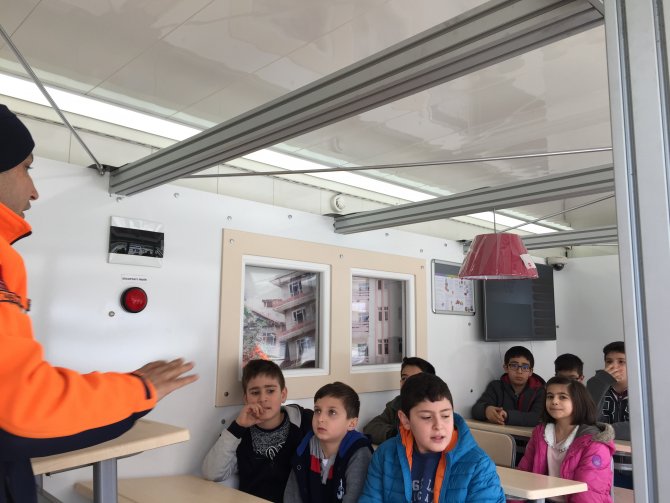Eyüplü çocuklar deprem tatbikatına katıldı