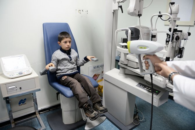 Her 100 çocuktan birinin gözü tembel