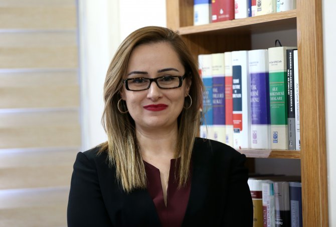 Boşanmak isteyen 10 bin kadına avukat desteği