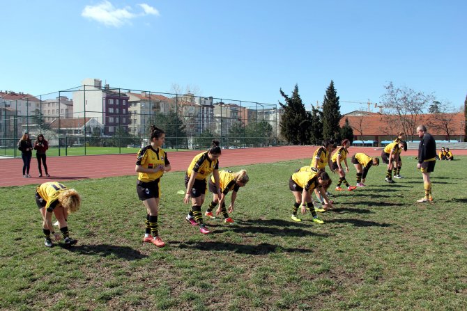Kadınlar Günü'ne özel ragbi müsabakası