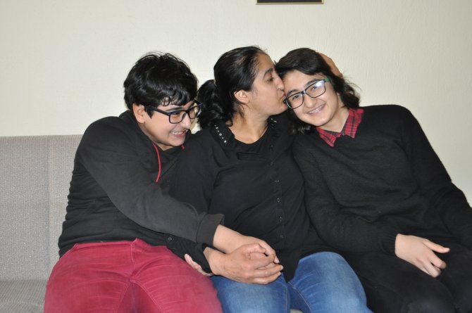 Anneliğini paylaştı