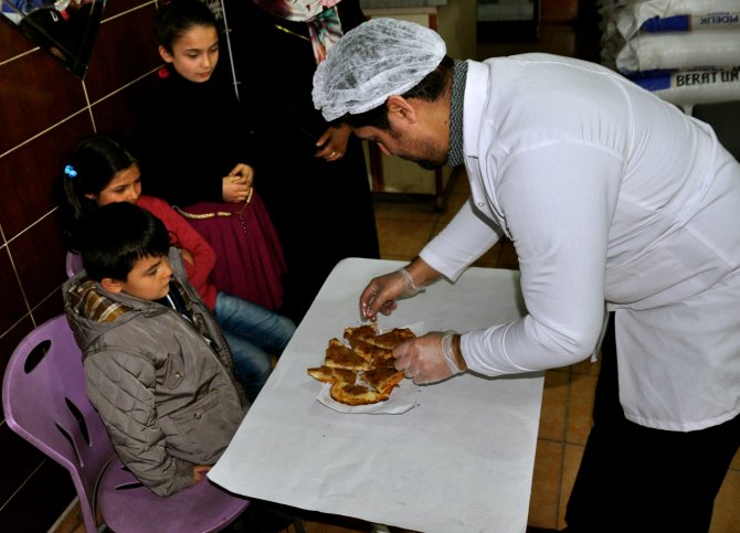 Çölyak hastası kardeşlerin etli ekmek mutluluğu