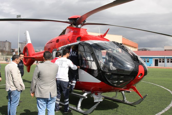 Erken doğum yapan kadın hava ambulansıyla nakledildi