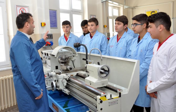 Geleceğin ustaları, eğitimlerini bilgisayar ortamında alıyor