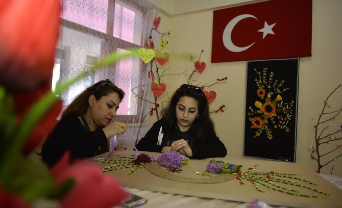 Acılarını motiflere işliyorlar