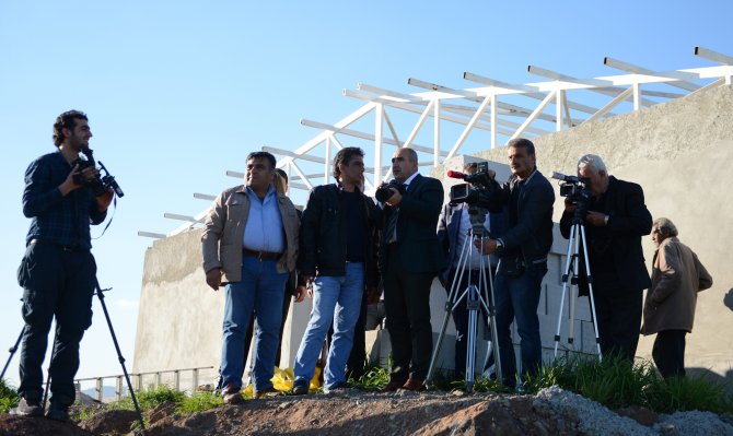 Belediye başkanından gazetecilere çelik yelek