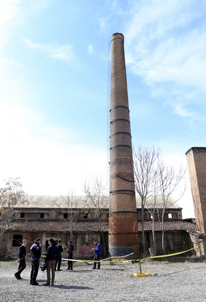 Boş fabrika binasının bahçesinde erkek cesedi bulundu