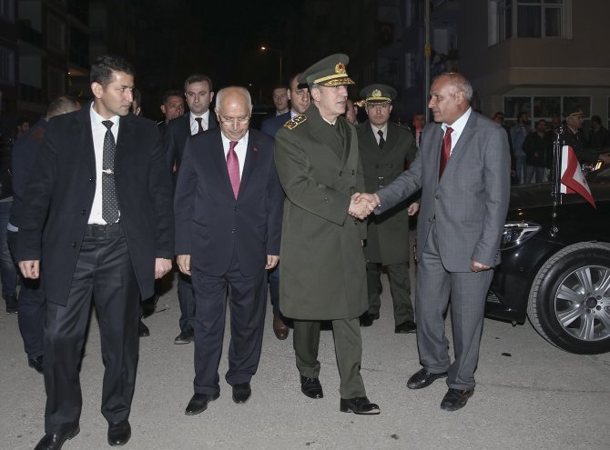 Genelkurmay Başkanı Akar, şehit evinde