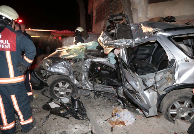 Ümraniye'de trafik kazası: 1 ölü, 1 yaralı