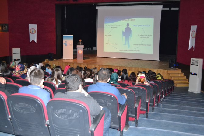 Öğrencilere iş arama becerileri anlatıldı