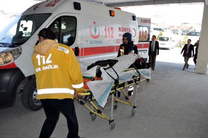 Öğretmen servisi ile hafif ticari araç çarpıştı: 16 yaralı