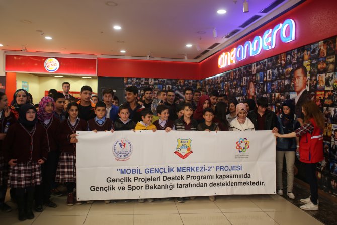 Siirt'te 200 öğrenci sinemayla tanıştı