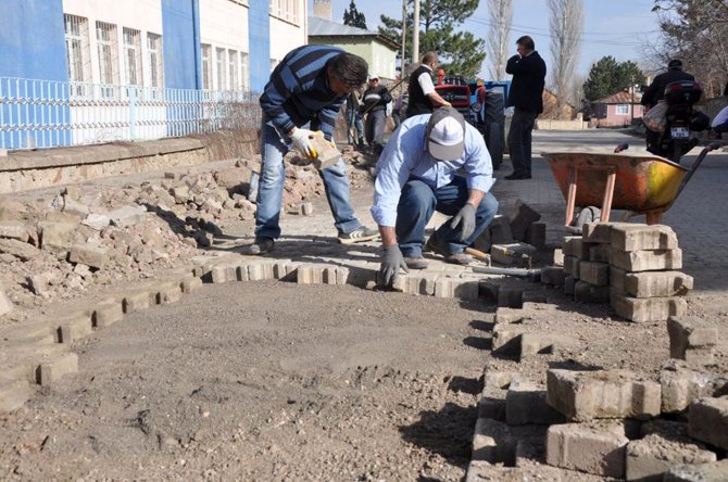 Suşehri Belediyesi parke ve temizlik çalışmalarına başladı