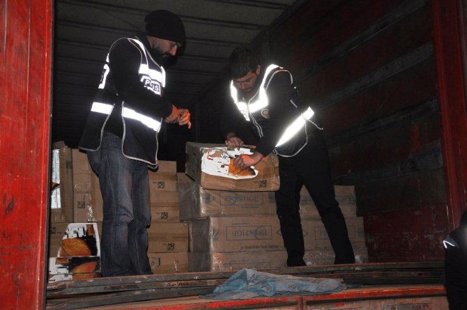 Tırda 143 bin 500 paket kaçak sigara bulundu