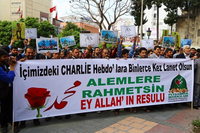 Adana ve Mersin'de "karikatür" tepkisi