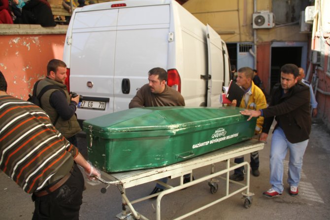 Beşikten düşen bebek öldü