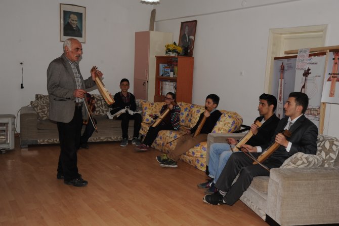 Kemençeyi önce yapıyorlar sonra çalıyorlar