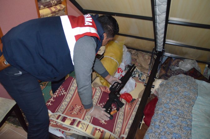 Mersin'de uyuşturucu satıcılarına operasyon