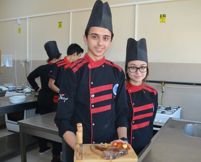 "Ödüllü lise" geleceğin lezzet ustalarını yetiştiriyor