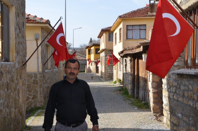 Ülkenin dört bir yanından Türk bayrağı gidiyor