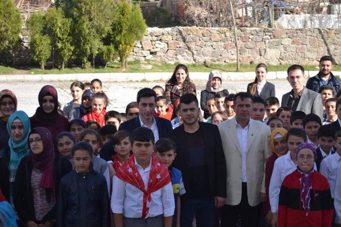 AK Parti Seydişehir Gençlik Kolları'ndan kitap bağışı