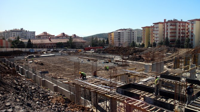 Bakanlık buz pisti yapıyor, yeni sporcular yetişiyor