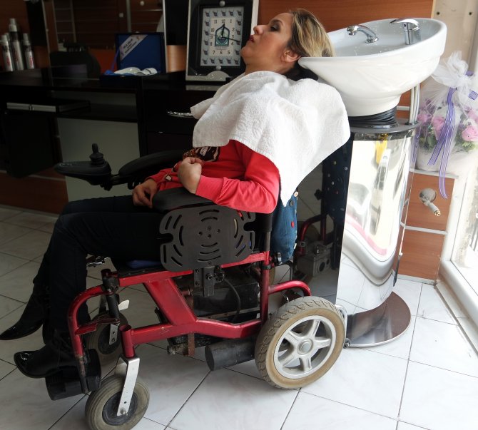 Bedensel engelli kadınlara özel "saç yıkama ünitesi"