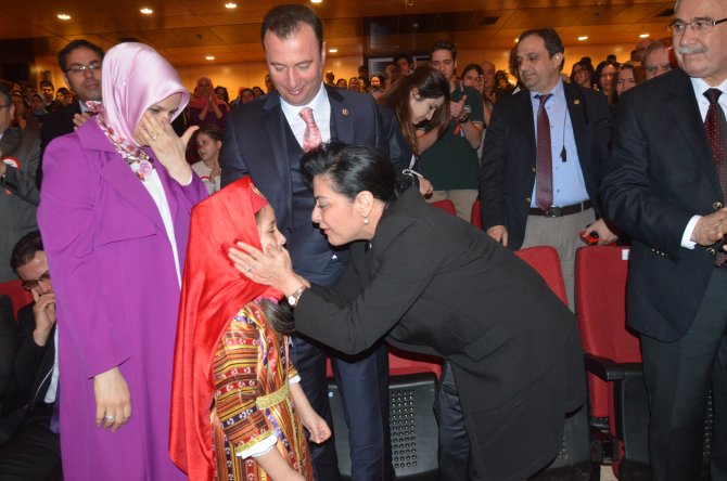 İstiklal Marşı'nı gözyaşları içinde okudu