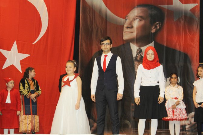 Ödülünü şehit ailelerine bağışladı