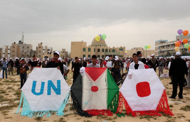 Gazzeli çocuklar Japonya'daki felaketi unutmadı