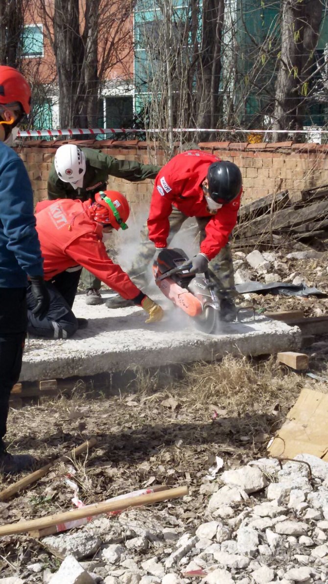 AKUT ekibi enkaz eğitimi verdi
