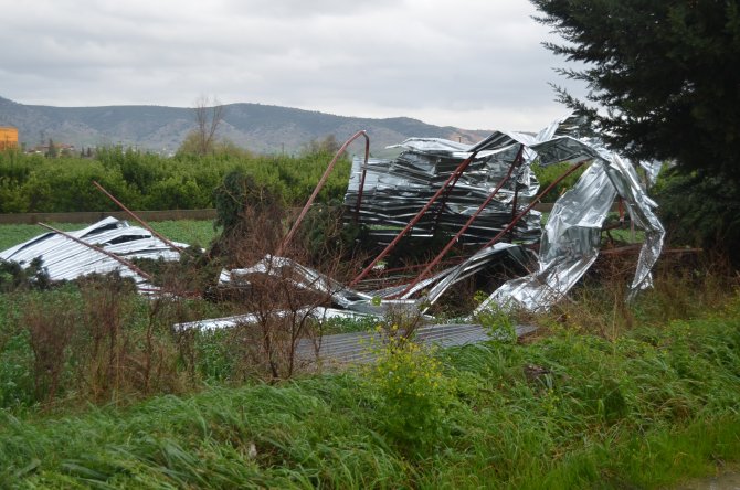 Kozan'da şiddetli fırtına zarara sebep oldu